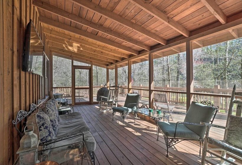 Seed Lake Home On 14 Acres W/ Boat Dock + Kayaks!