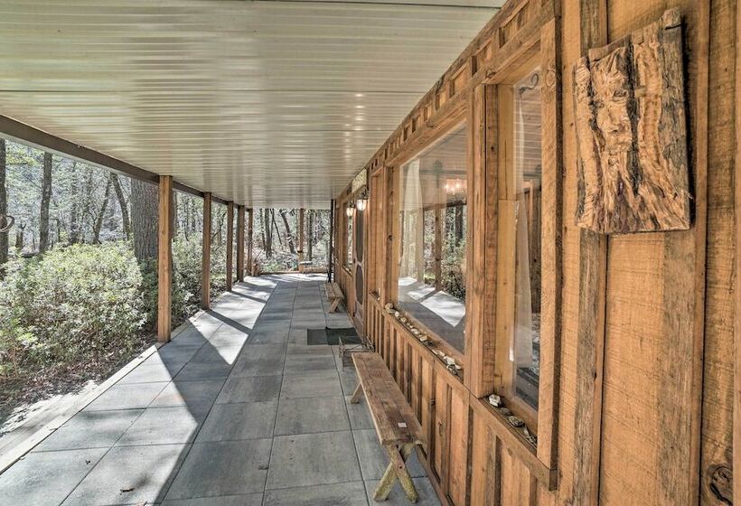 Seed Lake Home On 14 Acres W/ Boat Dock + Kayaks!