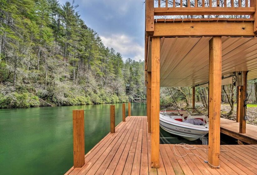 Seed Lake Home On 14 Acres W/ Boat Dock + Kayaks!