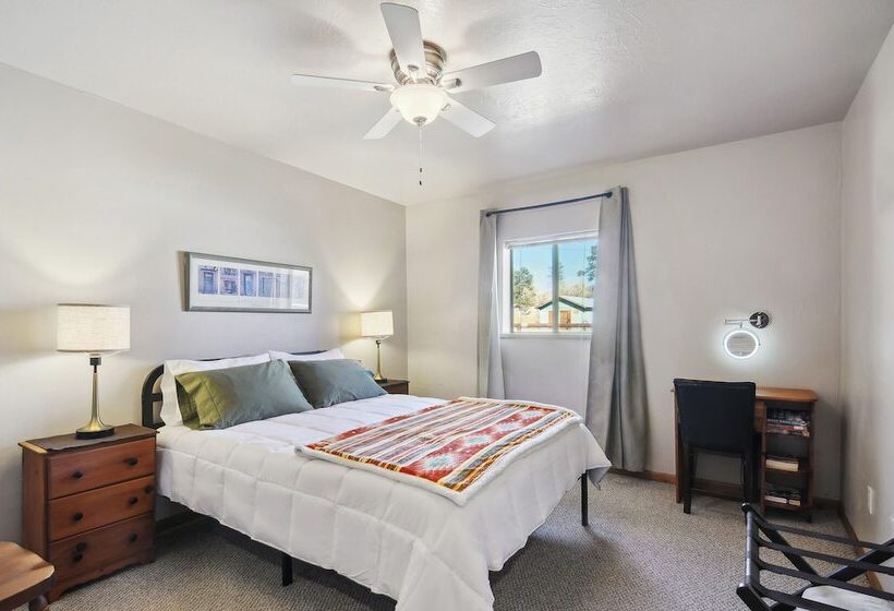 Single Tree Cottage   Walk To Downtown Chama!