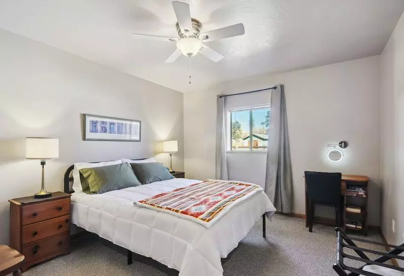 Single Tree Cottage   Walk To Downtown Chama!