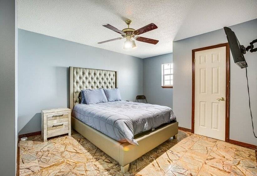 Spacious New Orleans Retreat W/ Wet Bar + Yard!