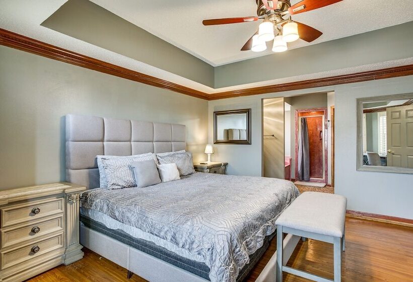 Spacious New Orleans Retreat W/ Wet Bar + Yard!