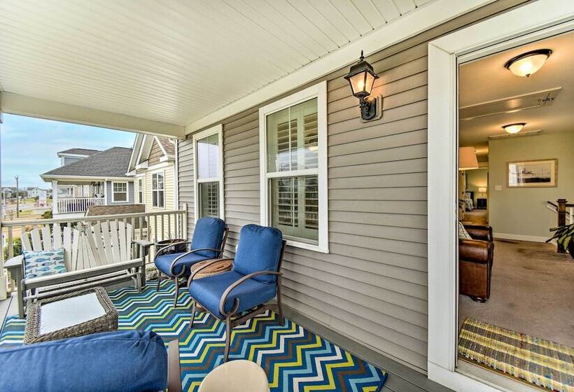 Spacious Norfolk Home W/ Private Hot Tub!