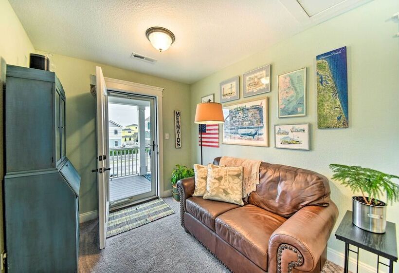 Spacious Norfolk Home W/ Private Hot Tub!