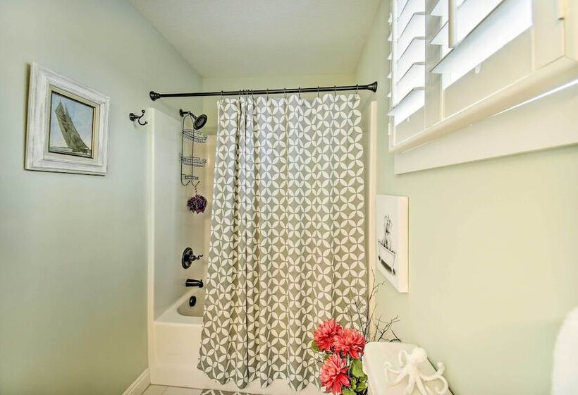 Spacious Norfolk Home W/ Private Hot Tub!