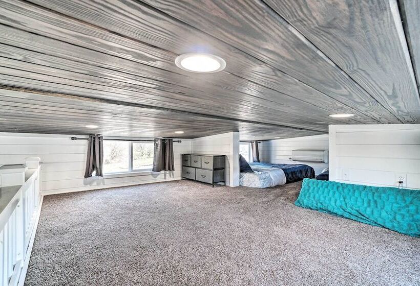 Splendid Tiny Home With Fire Pit ~ 2 Mi To Lake!