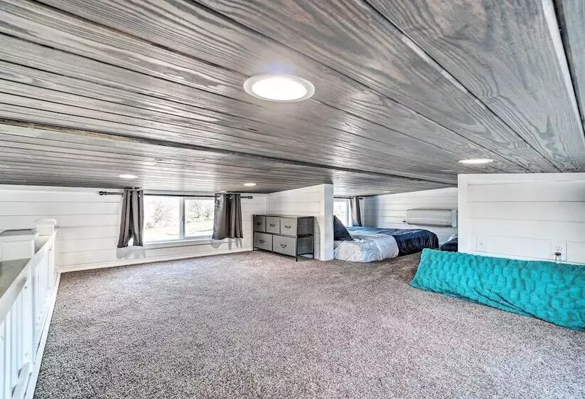 Splendid Tiny Home With Fire Pit ~ 2 Mi To Lake!