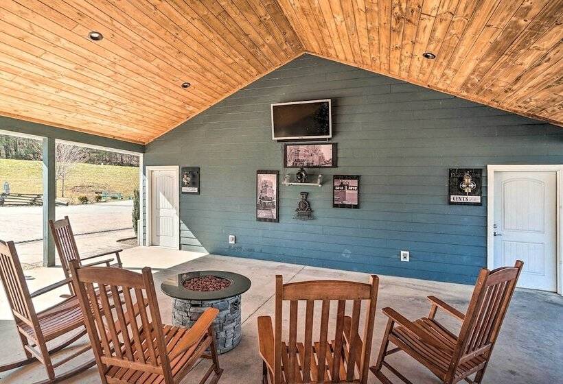 Splendid Tiny Home With Fire Pit ~ 2 Mi To Lake!