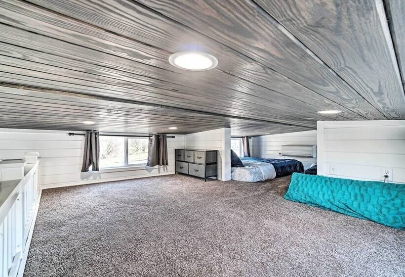 Splendid Tiny Home With Fire Pit ~ 2 Mi To Lake!