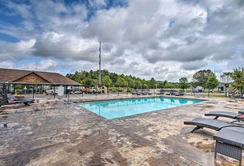 Splendid Tiny Home With Fire Pit ~ 2 Mi To Lake!