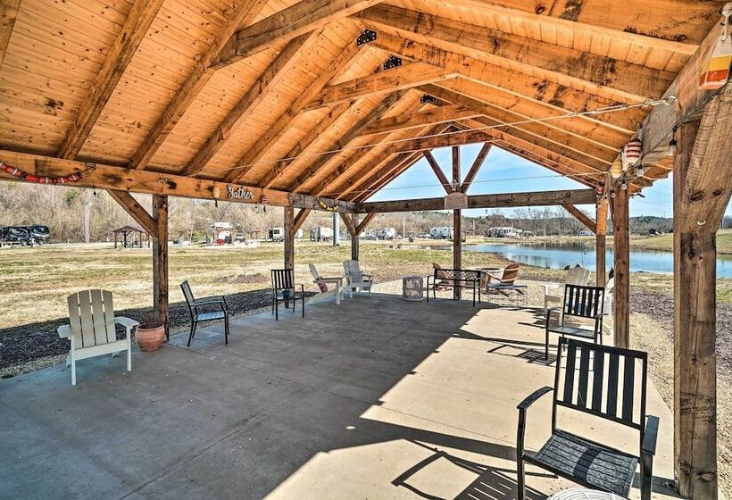 Splendid Tiny Home With Fire Pit ~ 2 Mi To Lake!