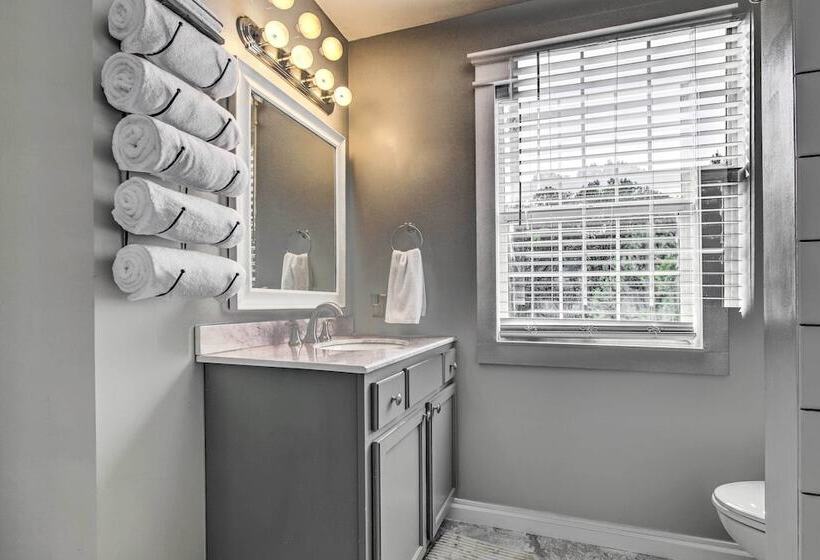 Stylish Fort Payne Retreat: Hike & Rock Climb