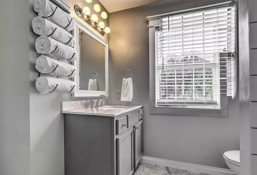 Stylish Fort Payne Retreat: Hike & Rock Climb