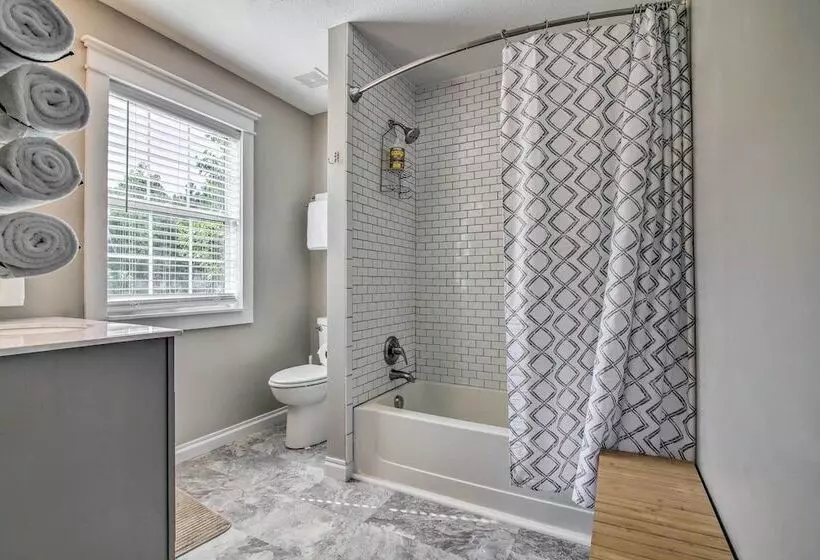 Stylish Fort Payne Retreat: Hike & Rock Climb