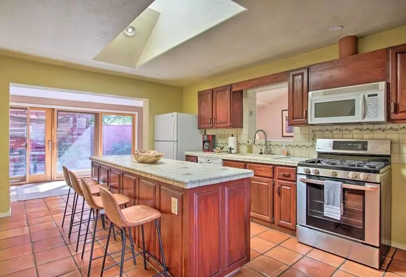 Stylish Tucson Home: Backyard Oasis W/ Grill!
