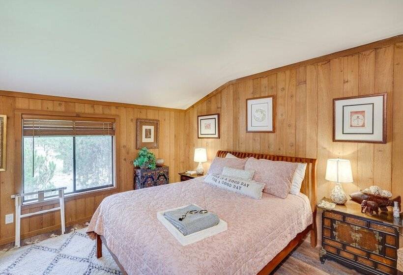 Sunriver Resort Home: Near Skiing, Town & Trails