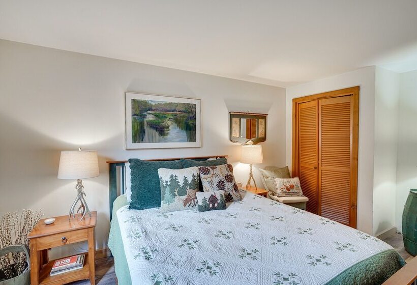 Sunriver Resort Home: Near Skiing, Town & Trails