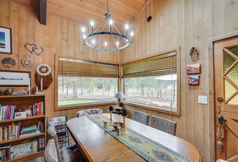 Sunriver Resort Home: Near Skiing, Town & Trails