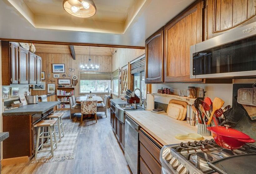 Sunriver Resort Home: Near Skiing, Town & Trails