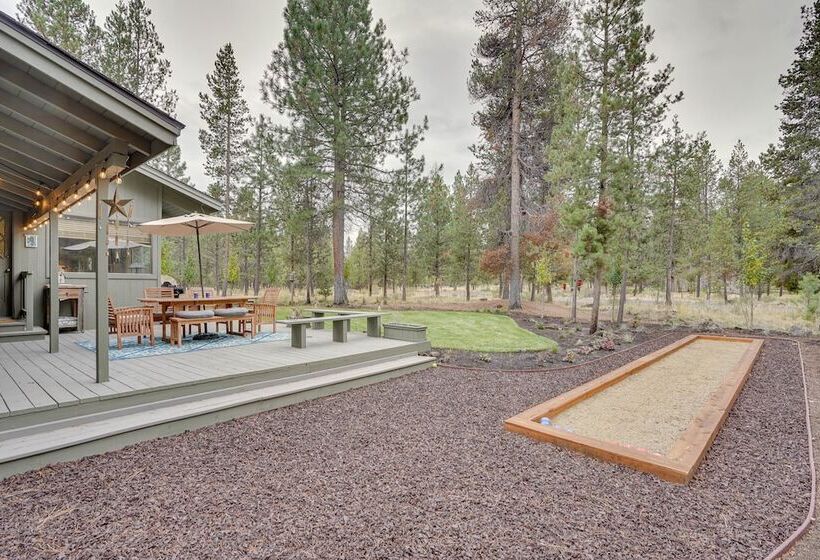 Sunriver Resort Home: Near Skiing, Town & Trails
