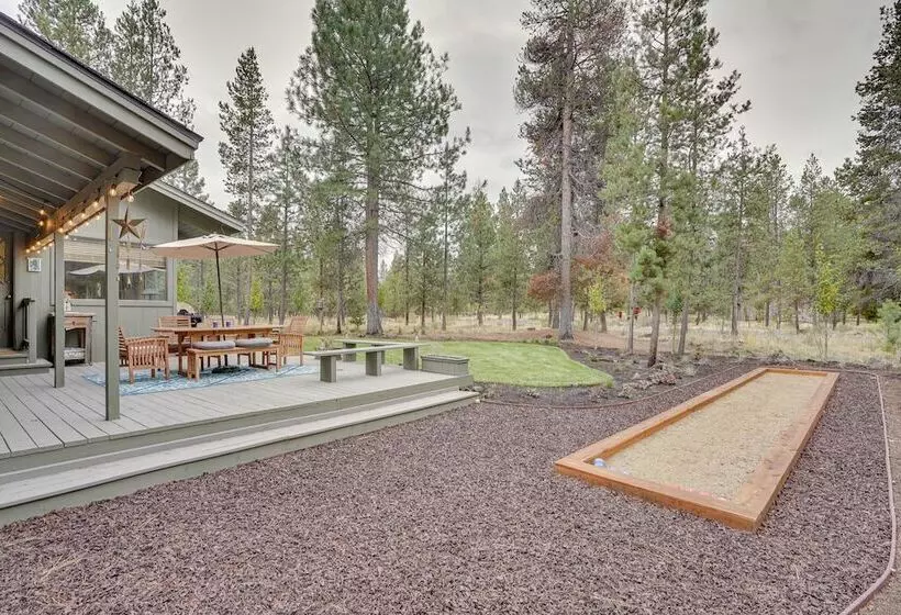 Sunriver Resort Home: Near Skiing, Town & Trails