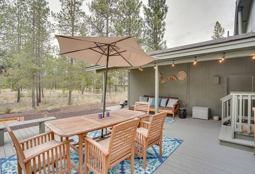 Sunriver Resort Home: Near Skiing, Town & Trails