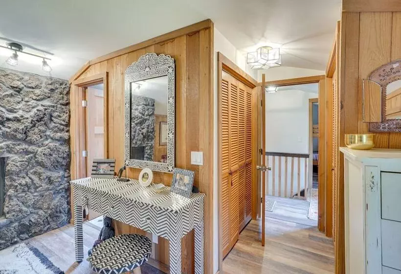 Sunriver Resort Home: Near Skiing, Town & Trails