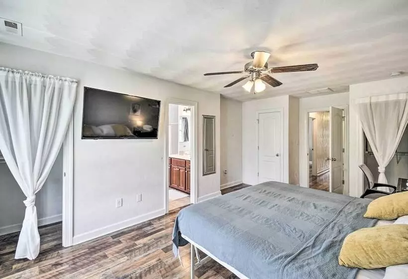 The Lucas:  Cheery House W/ Fenced Backyard!