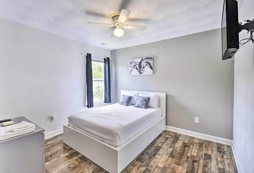 The Lucas:  Cheery House W/ Fenced Backyard!