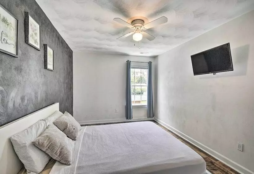 The Lucas:  Cheery House W/ Fenced Backyard!