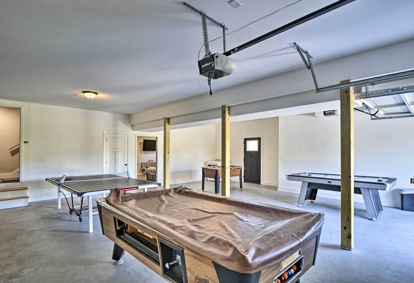 Trenton House W/ Mountain Views, Fire Pit & Grill!