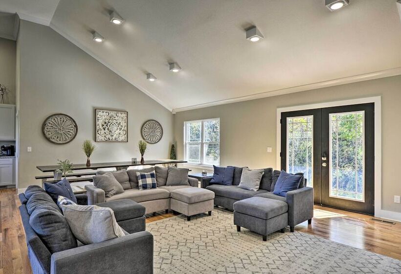 Trenton House W/ Mountain Views, Fire Pit & Grill!