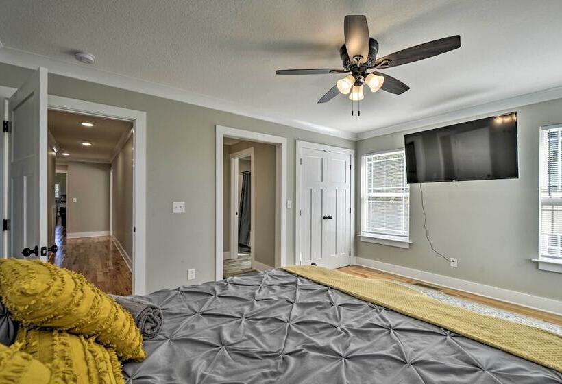 Trenton House W/ Mountain Views, Fire Pit & Grill!