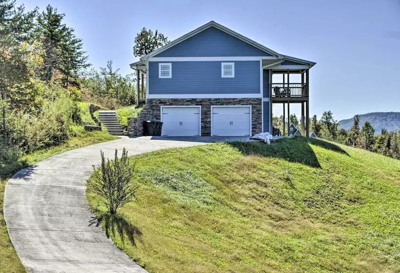 Trenton House W/ Mountain Views, Fire Pit & Grill!