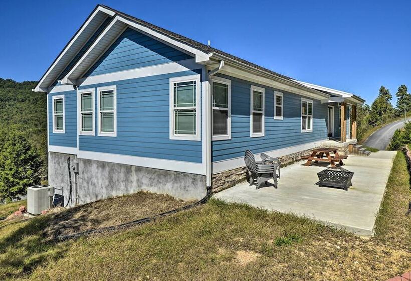 Trenton House W/ Mountain Views, Fire Pit & Grill!