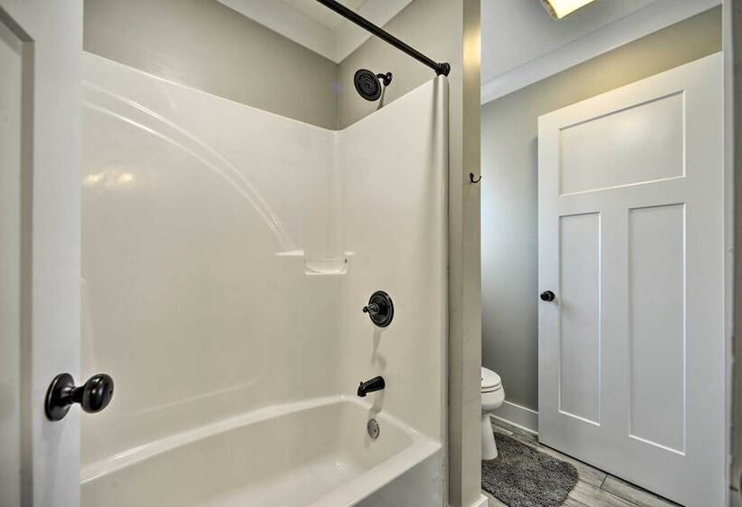 Trenton House W/ Mountain Views, Fire Pit & Grill!