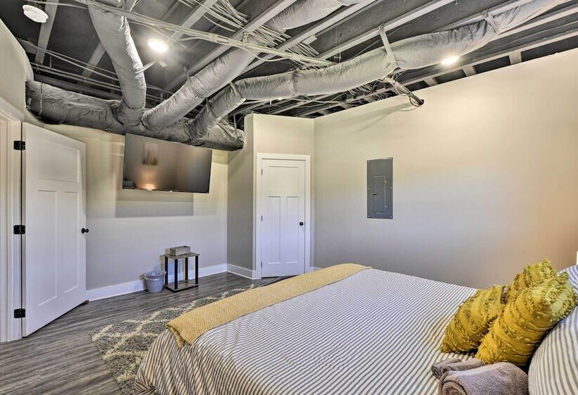 Trenton House W/ Mountain Views, Fire Pit & Grill!