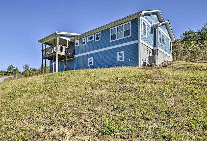 Trenton House W/ Mountain Views, Fire Pit & Grill!