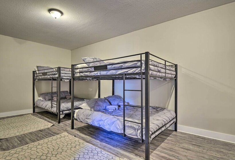 Trenton House W/ Mountain Views, Fire Pit & Grill!