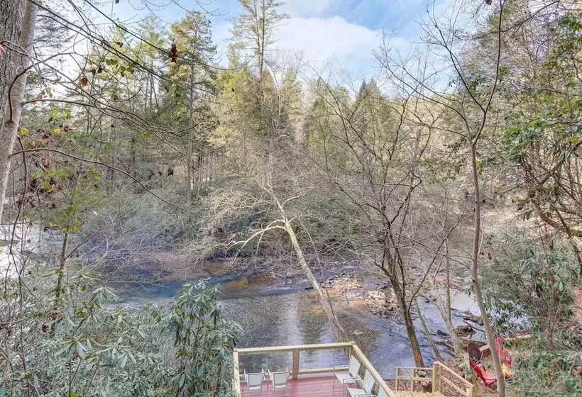 Waterfront Cabin W/ Beautiful River View & Hot Tub