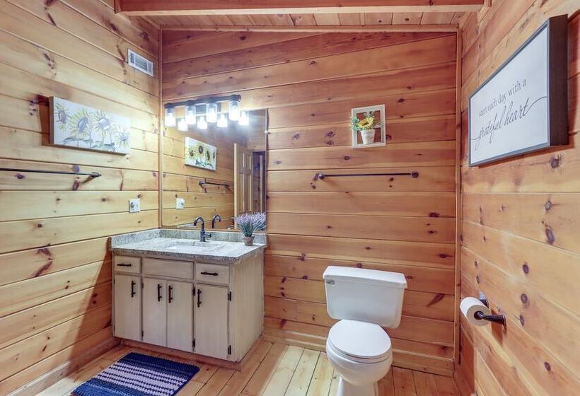 Waterfront Cabin W/ Beautiful River View & Hot Tub