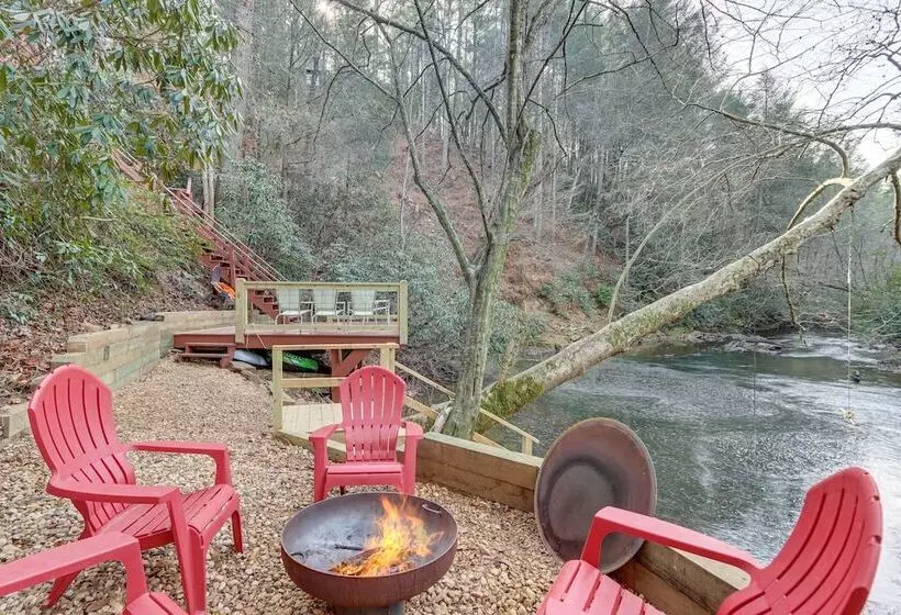 Waterfront Cabin W/ Beautiful River View & Hot Tub