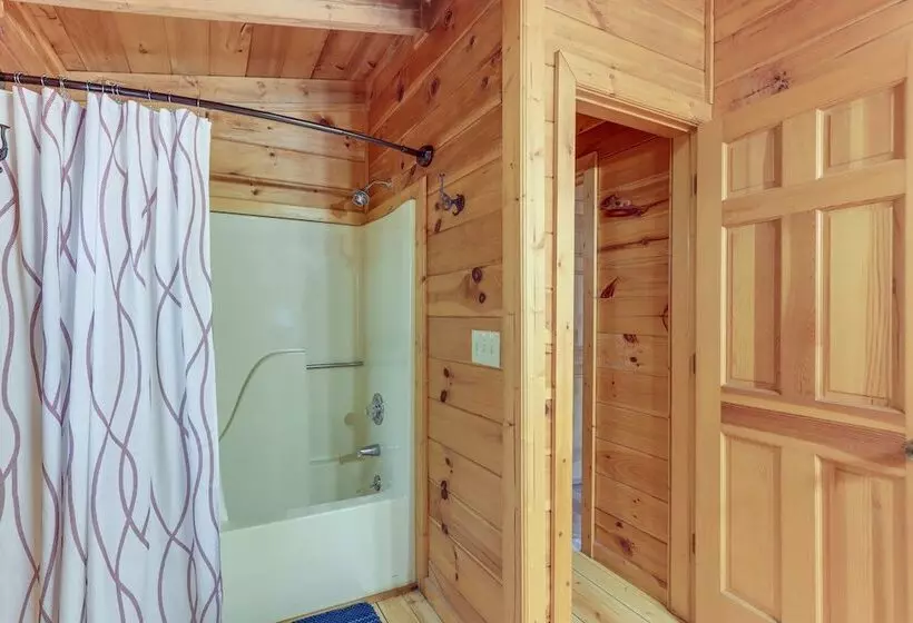 Waterfront Cabin W/ Beautiful River View & Hot Tub