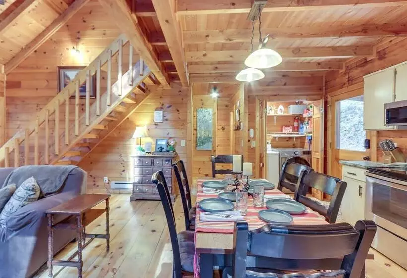 Waterfront Cabin W/ Beautiful River View & Hot Tub