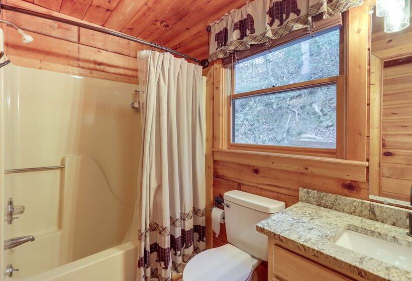 Waterfront Cabin W/ Beautiful River View & Hot Tub