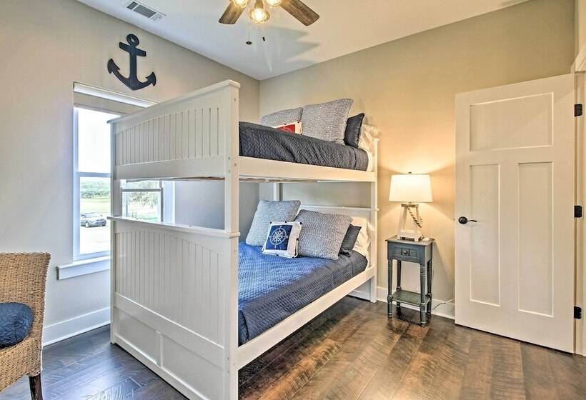 Waterfront Colonels Island Home: Shared Dock!