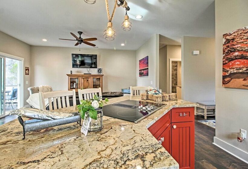 Waterfront Colonels Island Home: Shared Dock!