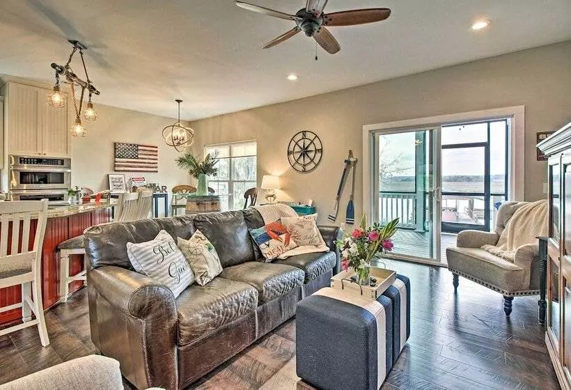 Waterfront Colonels Island Home: Shared Dock!