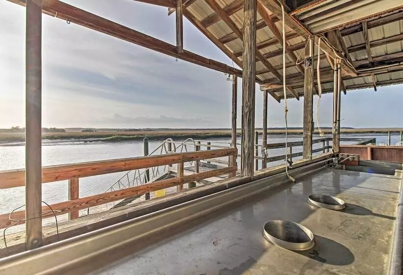 Waterfront Colonels Island Home: Shared Dock!